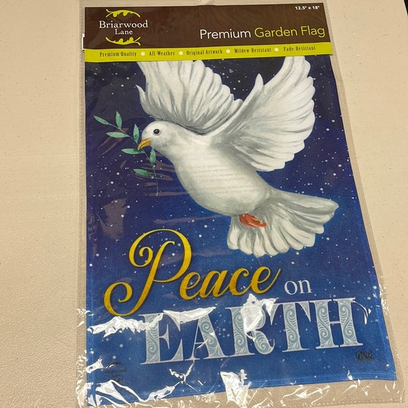 Briarwoodlane decorative garden flag - Picture 1 of 8